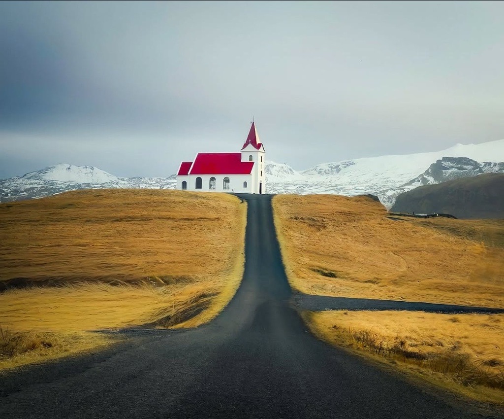 Building in mountainous landscape